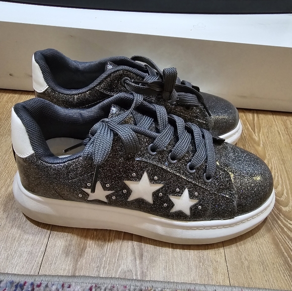 KIDS GIRLS SHOES SIZE 3 BUNDLE (ADEE, KURT GEIGER, BARTEK) - Picture 8 of 13